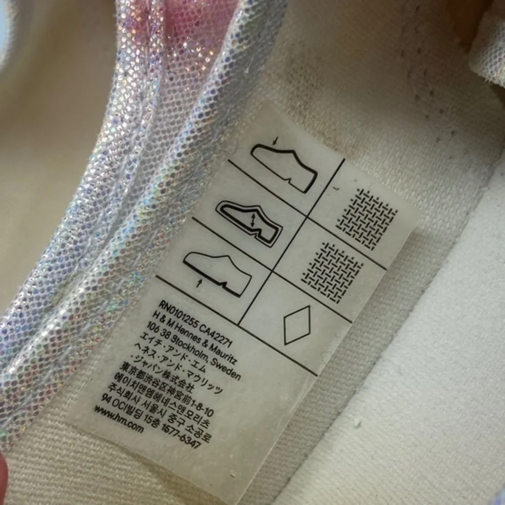 H&M Shoes Iridescent Metallic Slip On Sneakers with Neon Pink Shoe Laces Size‎ 6